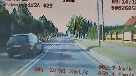 Niebezpieczne wyprzedzanie na przejściu dla pieszych. 23-latek nie wiedział, że mija radiowóz