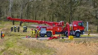 Traktor udało się wciągnąć na brzeg
