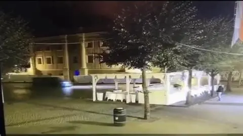 Złamał zakaz wjazdu, kręcił kółka wokół ratusza. Nocny rajd pijanego kierowcy