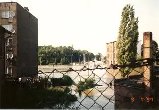 Zalane rondo na placu Mostowym w Raciborzu