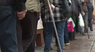 Kolejka przed jadłodzielnią