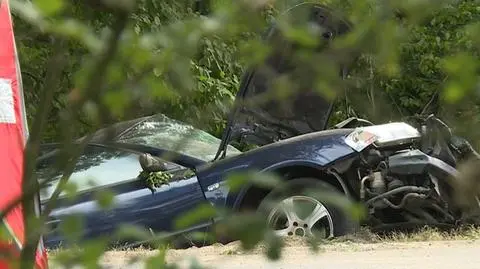 Wpadli do rowu i uderzyli w drzewa, dwie osoby nie żyją