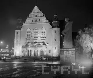 Pomnik Adama Mickiewicza w 1973 r.