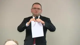 Maciej Nawacki przedziera uchwały