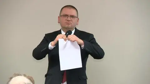 Maciej Nawacki przedziera uchwały