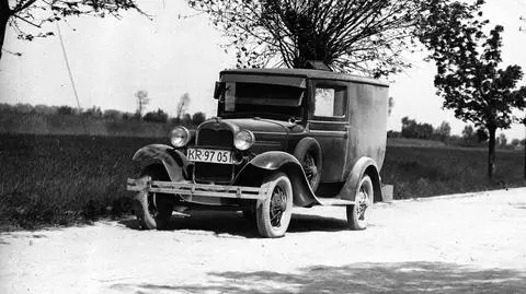 Z przodu cyfry i litery na tablicach ułożone były w jednym rzędzie