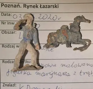 Wykopano też żołnierzyki, którymi prawdopodobnie bawiły się łazarskie dzieci
