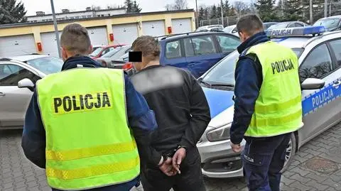 Siedział za kółkiem zamiast w więzieniu. Wpadł po pościgu
