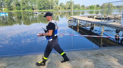 Zbiornik otoczono biało-czerwoną taśmą