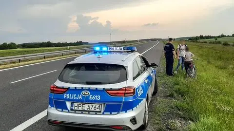 Rowerzyści na drodze ekspresowej. "Byli zaskoczeni interwencją policji i mandatami, jakie otrzymali"