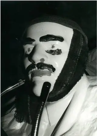 Umazany Lenin w czapce i szaliku