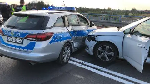 Pijany uciekał skradzionym autem. Staranował radiowóz