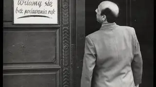 Epidemia ospy we Wrocławiu, lipiec – wrzesień 1963. Tablica przy wejściu do Prezydium Rady Narodowej 