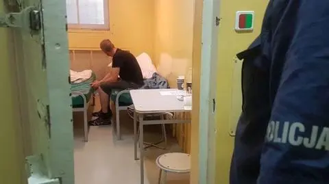 "Zabrał ich do lasu i oświadczył, że mają kopać sobie grób"