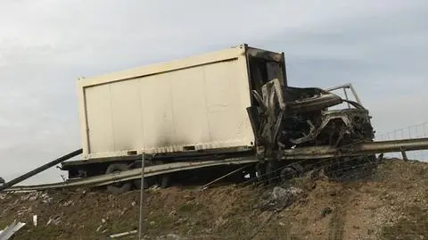 Spłonęła wojskowa ciężarówka, wiozła kontenery do szpitala polowego