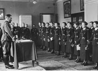 Zakończenie kursu dla policjantek w Warszawie w 1939 r