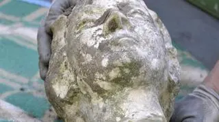 Rzeźba ma co najmniej 200 lat 