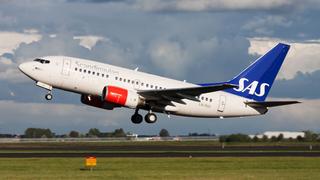sas samolot lotnisko shutterstock_1306255522.jpg