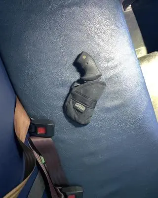 Dziewięciolatek zabrał broń do autobusu szkolnego 