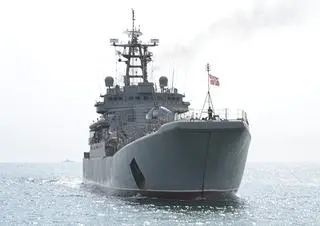 Rosyjski okręt desantowy Cezar Kunikow w drodze do syryjskiego portu Tartus