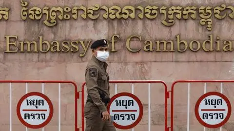 Żołnierz przed ambasadą Kambodży