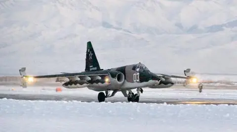 Rosyjskie Su-25 w bazie Kant 