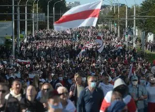 Przeciwnicy Alaksandra Łukaszenki protestują przeciwko fałszerstwom wyborczym 