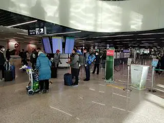 Lotnisko w Rzymie. Ukraińcy oczekują na wylot do Kijowa 