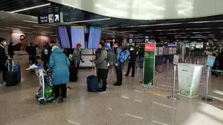 Lotnisko w Rzymie. Ukraińcy oczekują na wylot do Kijowa 