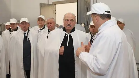 Łukaszenka wizytuje zakłady przetwórcze w obwodzie mińskim