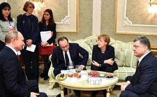 Rozmowy w sprawie uregulowania zbrojnego konfliktu w Donbasie z udziałem Putina, Poroszenki, kanclerz Niemiec Angeli Merkel i ówczesnego prezydenta Francji Francois Hollande'a. Zdjęcie archiwalne 