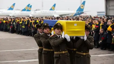 Pilot mówi o "wybuchu" i "rakiecie", wieża wzywa ukraińskiego boeinga. Nagranie z dnia zestrzelenia