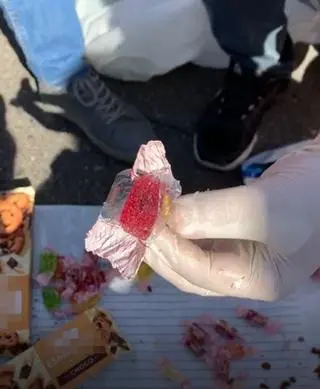 Nośnik danych był ukryty w cukierkach 