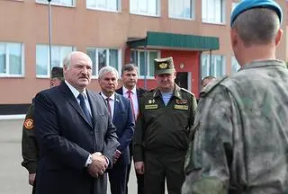Przed wyborami białoruski prezydent odwiedził jednostkę w obwodzie mińskim 