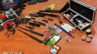 Policjanci ujawnili w mieszkaniu materiały pirotechniczne oraz substancje i urządzenia wybuchowe