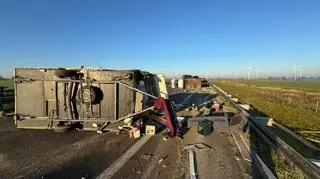 Wypadek trzech pojazdów na drodze S3 