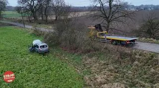 Kierujący oplem i jego pasażer zostali zatrzymani przez policję