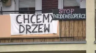 Mieszkańcy bloku przy Szymanowskiego stracili zieleń i dostęp do chodników