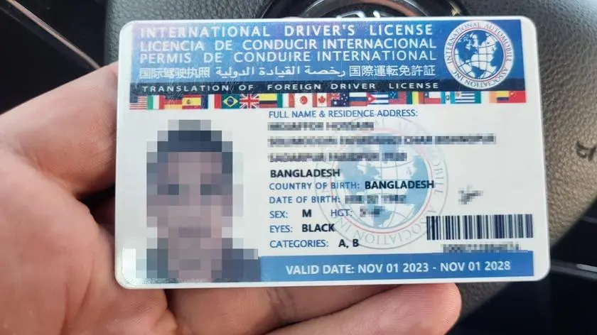 Wylegitymował się trzema podrobionymi prawami jazdy. Kosztowały 700 złotych