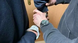 Zatrzymany został doprowadzony do komendy, gdzie usłyszał zarzuty