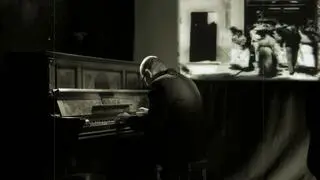 Filmy nieme, jak ponad sto lat temu, ubarwia pianista