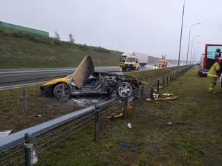 Po zderzeniu auto stanęło w płomieniach