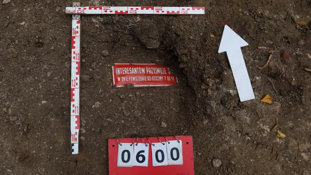 Prace eksploracyjne w leju po bombie Luftwaffe