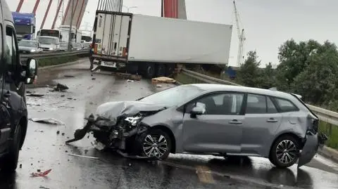 Kolizja na moście wantowym w Gdańsku. Policja wstrzymała ruch
