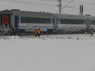 Wypadek na niestrzeżonym przejeździe kolejowym w Charnowie