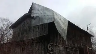 Zerwany dach w miejscowości Gorzyca