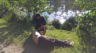 Mężczyznę uratowali policjanci i świadkowie