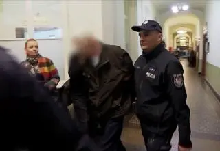 Nożem zaatakował ratownika. Ruszył proces 64-latka