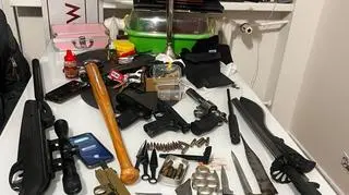 Policjanci nie spodziewali się odkryć małego arsenału