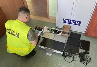 Sprzedawał laptopy z nielegalnym oprogramowaniem. Straty firm sięgają 180 tys. zł